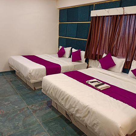 Hotel Karnavati 阿穆达巴 外观 照片