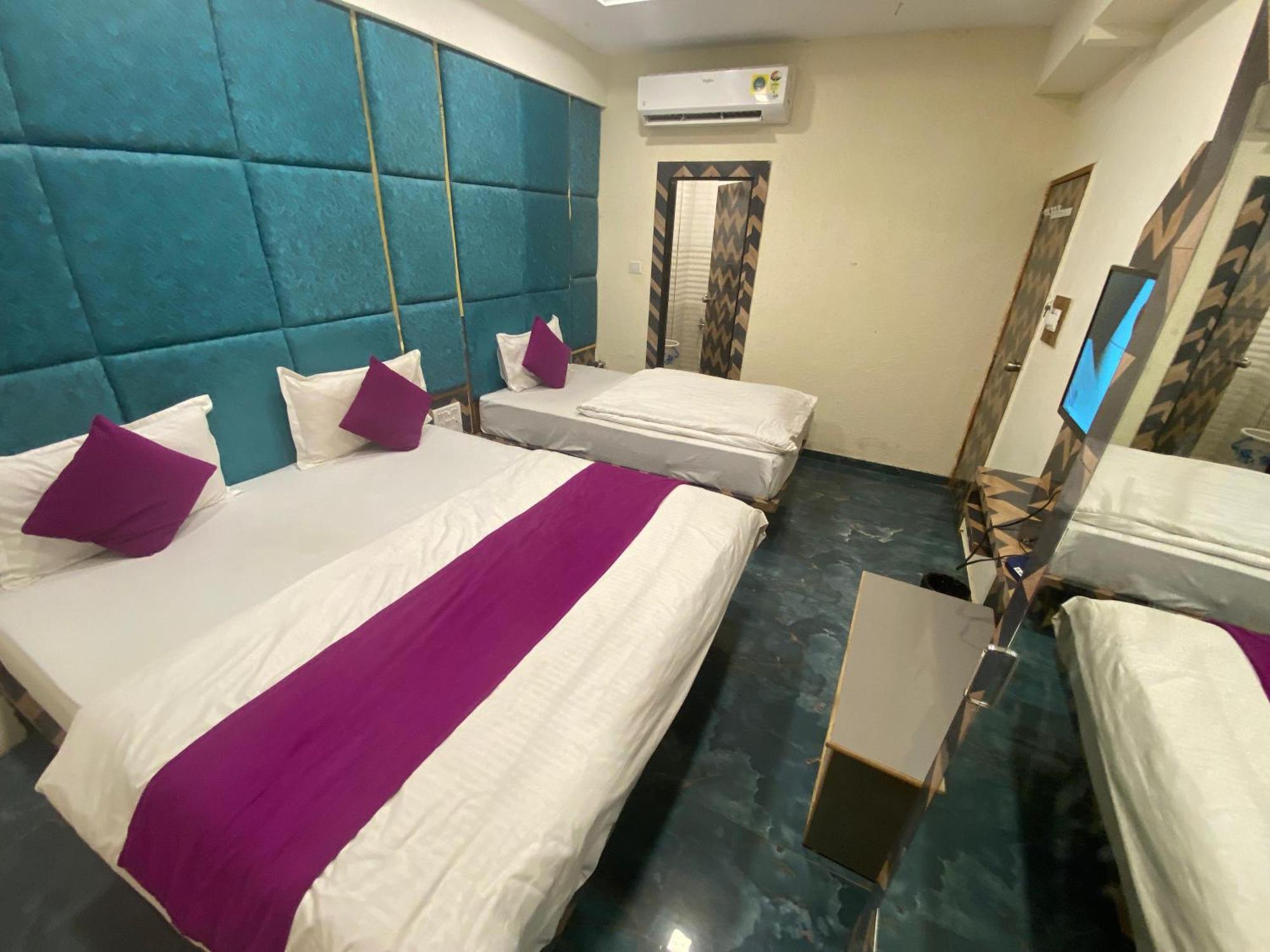 Hotel Karnavati 阿穆达巴 外观 照片