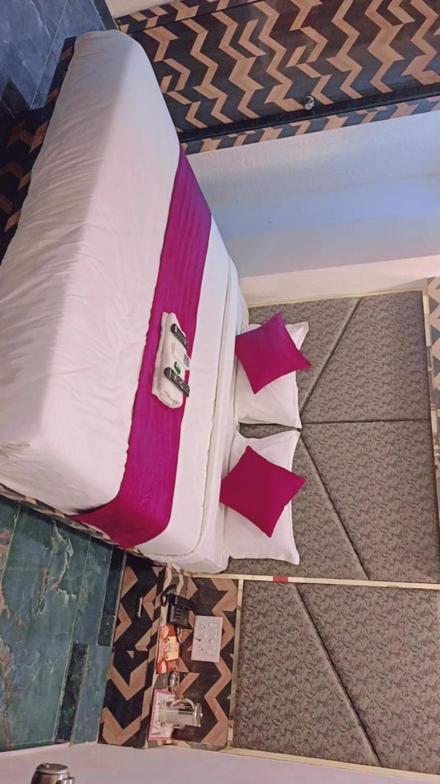 Hotel Karnavati 阿穆达巴 外观 照片