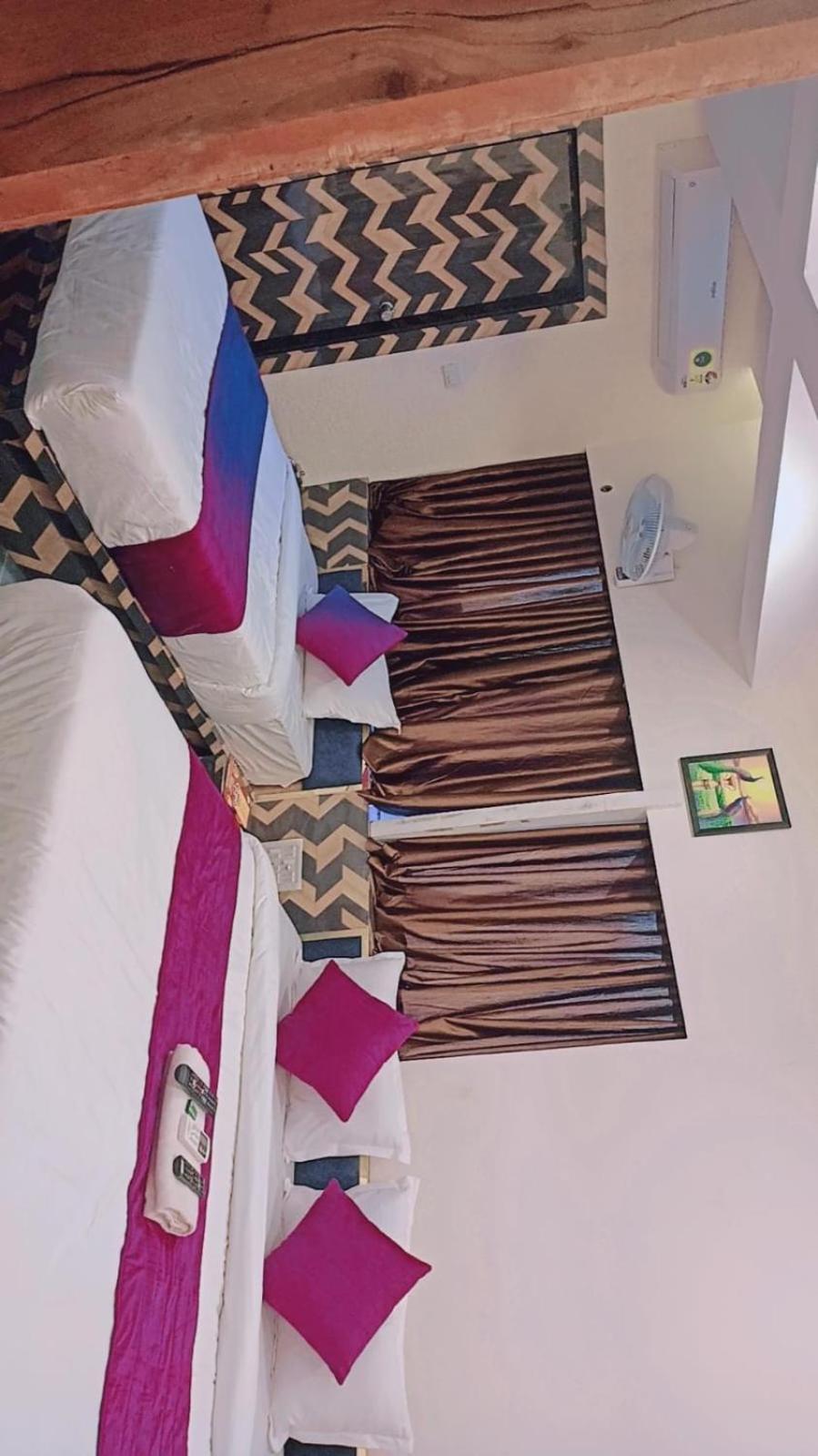 Hotel Karnavati 阿穆达巴 外观 照片