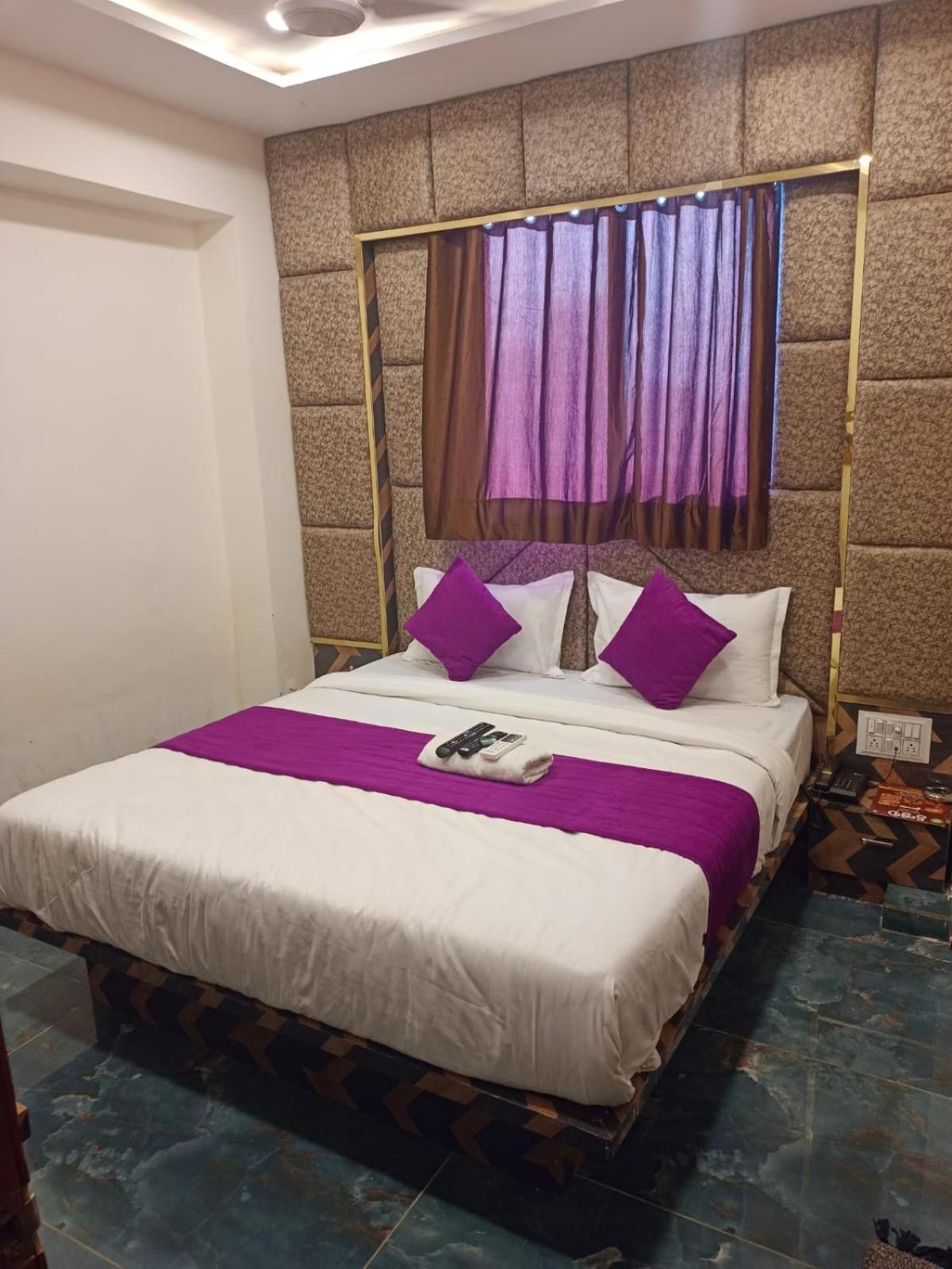 Hotel Karnavati 阿穆达巴 外观 照片