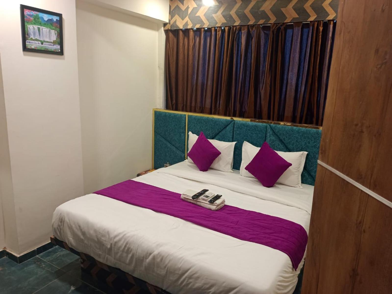 Hotel Karnavati 阿穆达巴 外观 照片