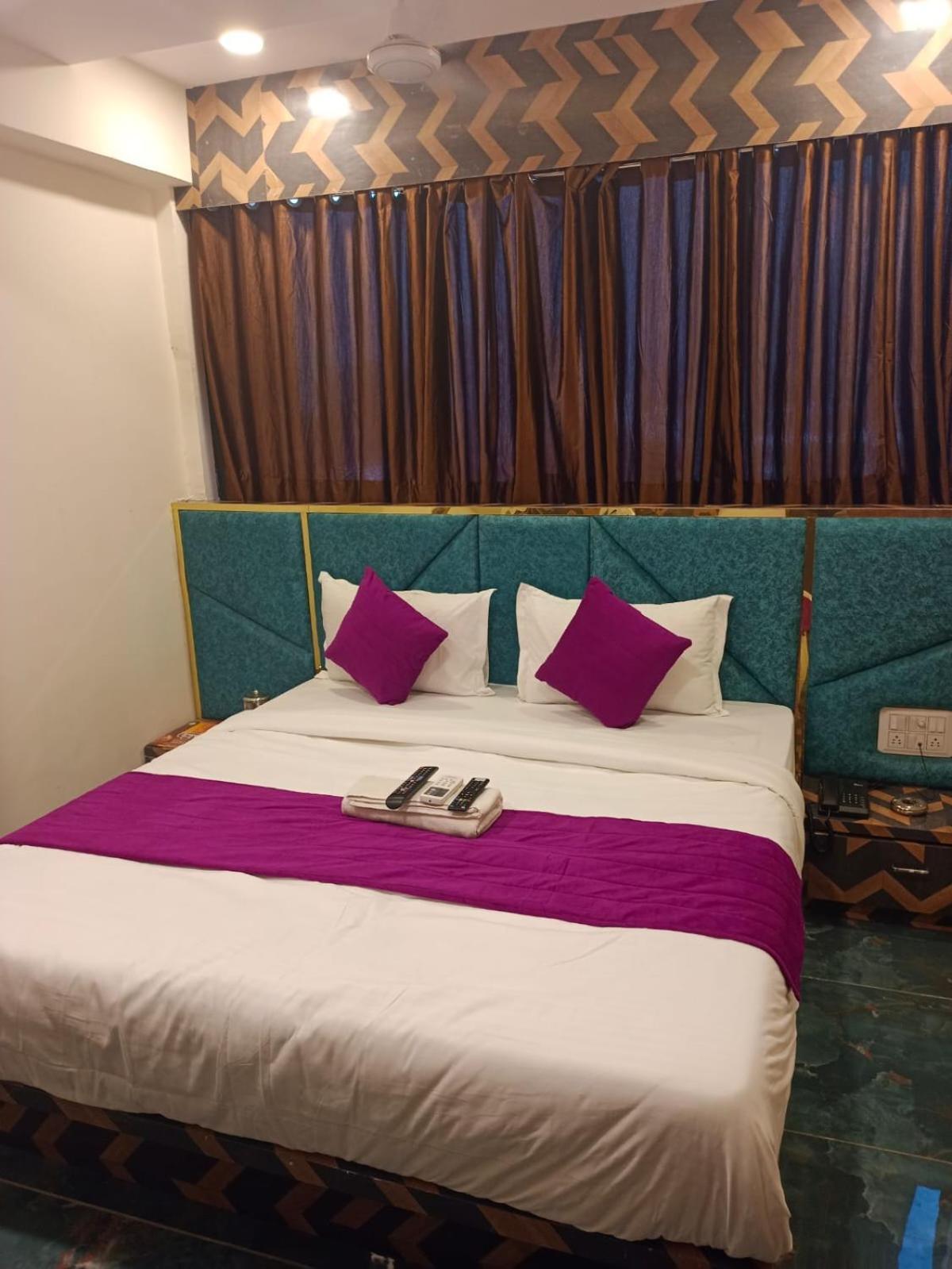 Hotel Karnavati 阿穆达巴 外观 照片